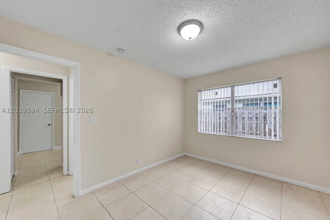 Building Photo - 2610 Riverland Dr
