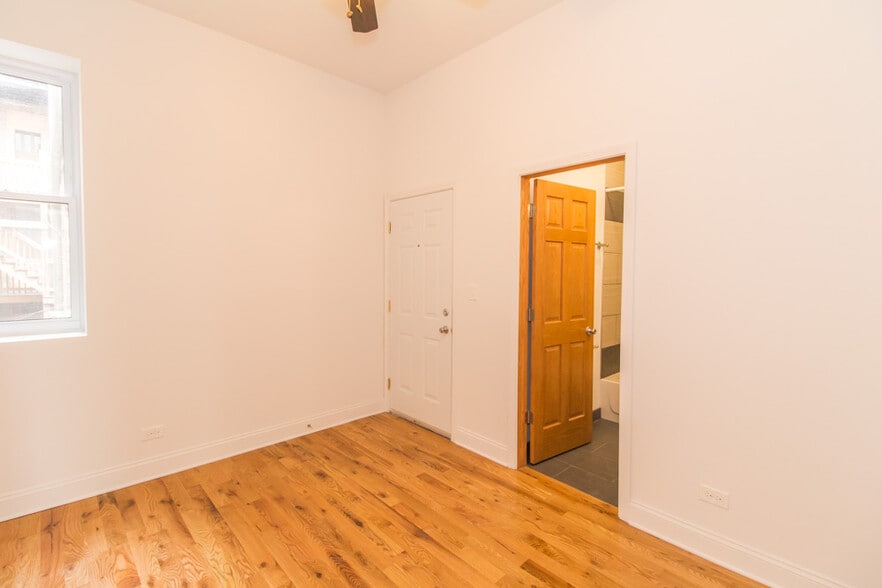 Building Photo - 1704 W Sunnyside Ave