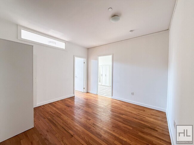 Building Photo - NOLL STREET / Bushwick 3-Bed 2-Bath