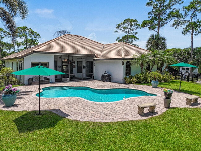 Building Photo - 3251 SW Holly Ln