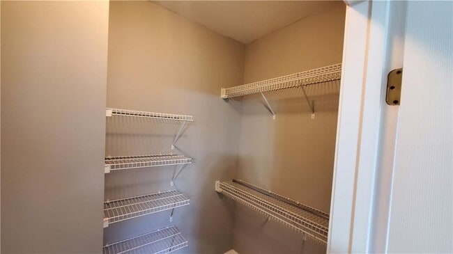 Building Photo - 1307 Stratford Commons