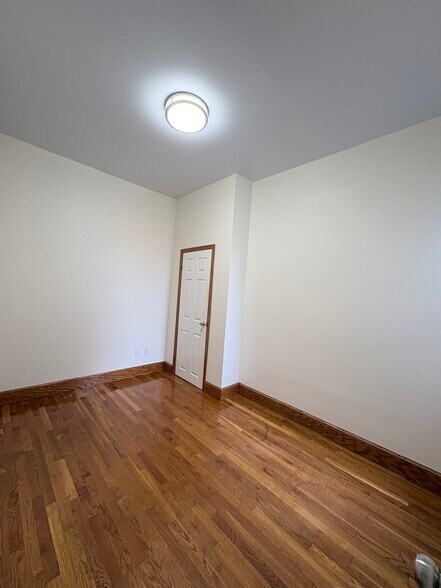 Room 2 - 1333 Mifflin St