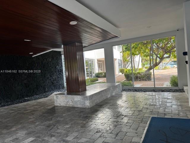 Building Photo - 9100 W Bay Harbor Dr