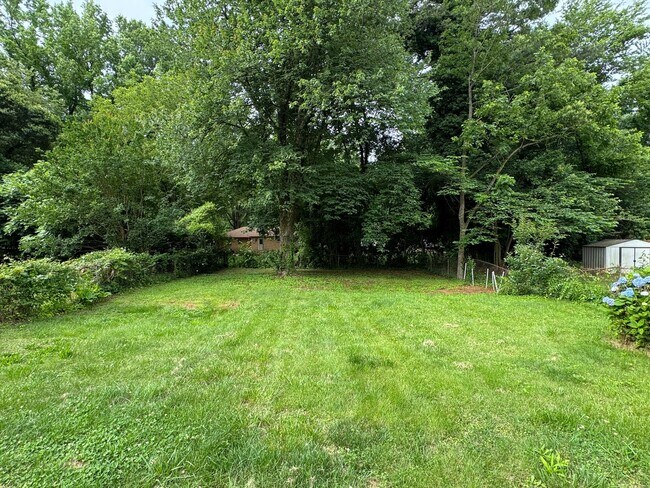 Building Photo - 2116 Finchley Dr