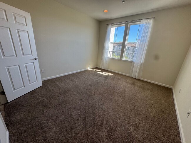 Building Photo - BEAUTIFUL TOP FLOOR CONDO AT THE TERRACES IN DUBLIN RANCH!!!