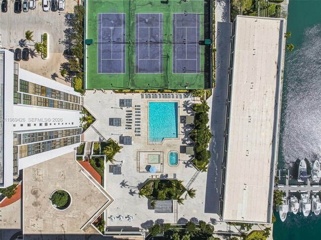 Building Photo - 1915 Brickell Ave