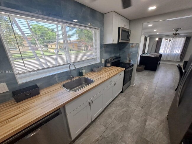 Building Photo - 2242 Polk St