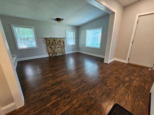 Building Photo - Duplex - 2 Bedroom, 2 Full Bathrooms and a 2 Car Garage. Updated Living Space with Hardwood Floor...