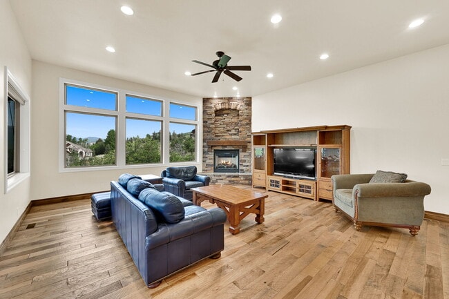 Building Photo - 3573 N Elkview Dr