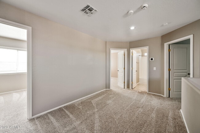 Building Photo - 1453 E Saragosa St