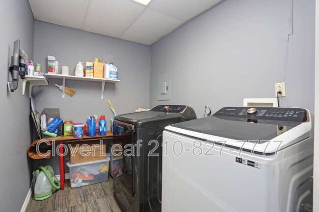 Building Photo - 131 Middlebury Dr