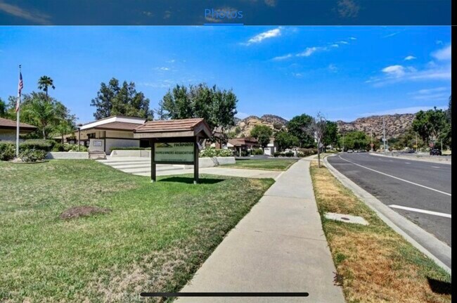 Building Photo - 10327 Larwin Ave