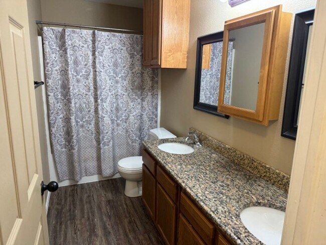 Building Photo - KU1-Broadway Duplex 1