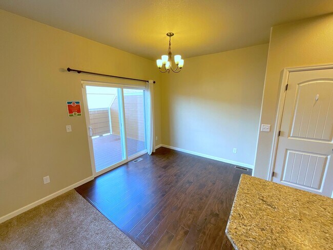 Building Photo - 3 Bedroom Townhome Available Near Dublin Blvd & Bridle Pass Dr!
