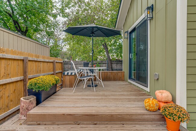 Building Photo - 211 Gibson