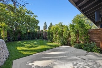 Building Photo - Alamar