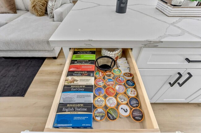 Building Photo - 3020 Live Oak St