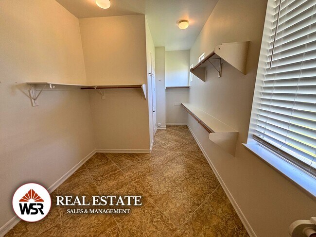 Building Photo - Beautifully upgraded LARGE home with a pool and basketball court in Mockingbird Canyon!