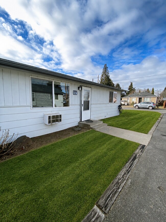 Building Photo - No Shared Laundry Here—Washer & Dryer Included!