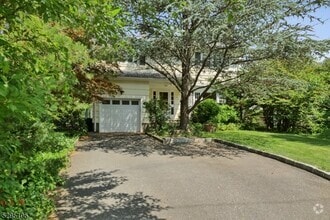Building Photo - 164 Hillside Ave