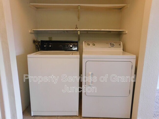 Building Photo - 805 E Cedar Ct