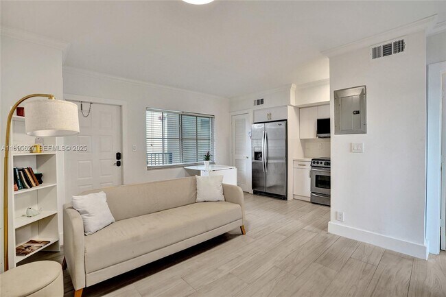 Building Photo - 924 SE 2nd St