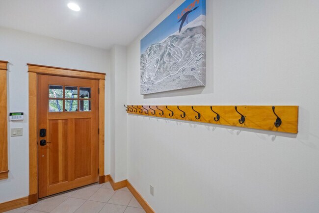 Building Photo - 20 Yellow Birch Cir