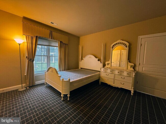 Building Photo - 5211 Rosalie Ridge Dr