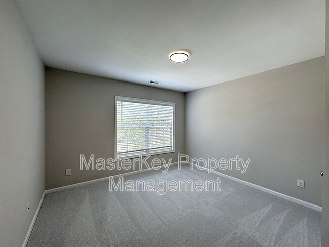 Building Photo - 204 Straywhite Ave