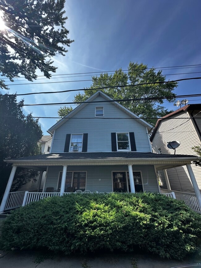 Building Photo - 1531 Ross Ave