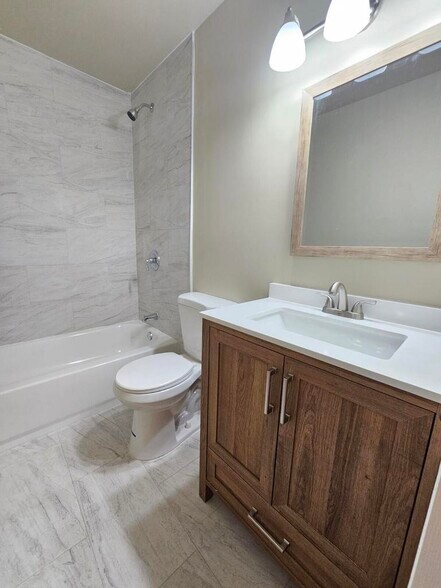 Building Photo - 4876 Orleans Ct