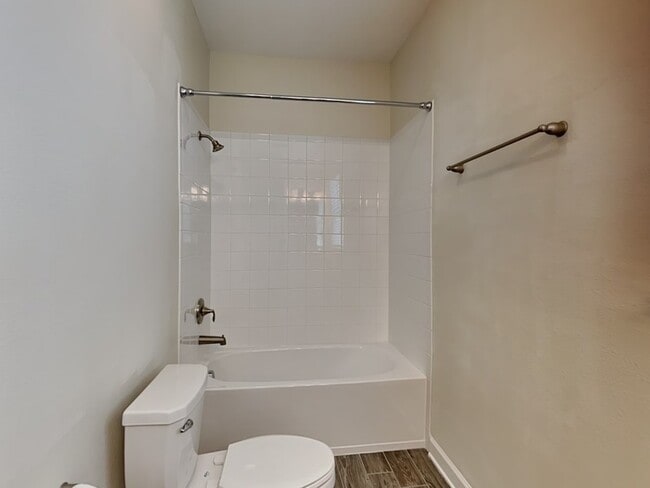 Building Photo - 472 Brunswick Dr