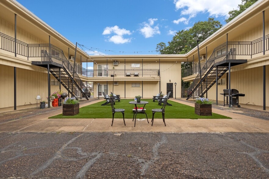 Building Photo - 901 Raguet St