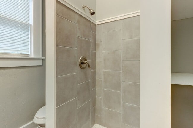 Building Photo - Newly Renovated 2BR/1BA Home In Downtown Savannah