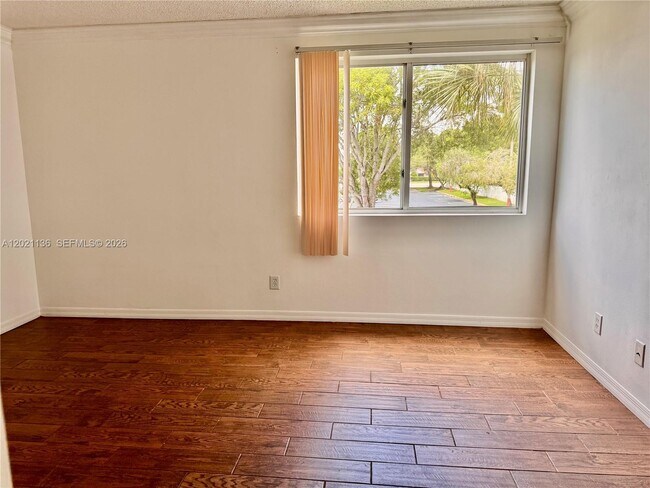 Building Photo - 9909 Westwood Dr