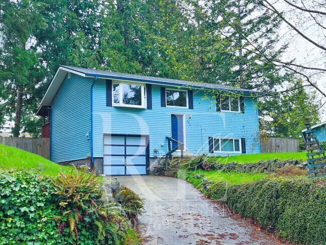 Building Photo - Spacious Living With Extra Comfort: Bonus Room & Expansive Yard