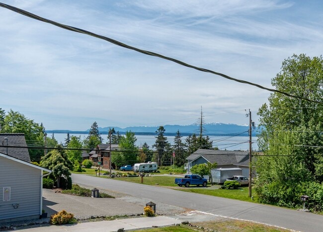 Building Photo - Spacious 2+ Bedroom Home on Corner Lot in ...