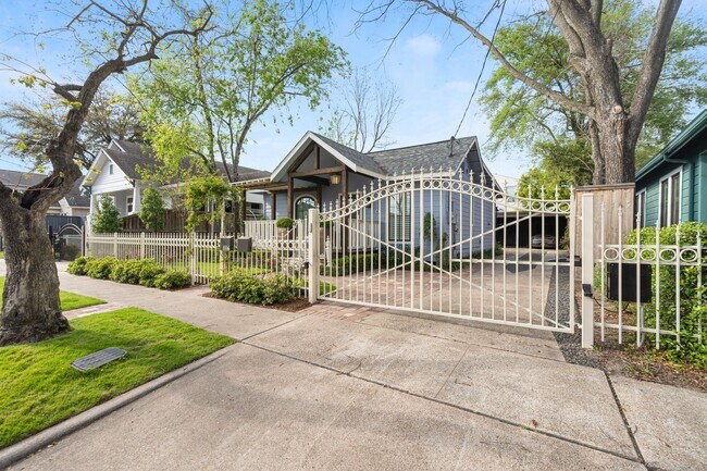 Building Photo - 1116 Nadine St