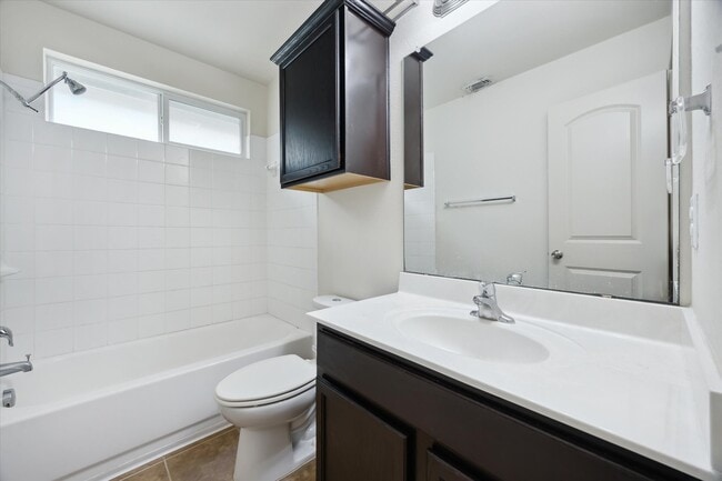 Building Photo - 2124 Nestlewood Dr