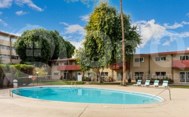 Building Photo - 351 E Thomas Rd