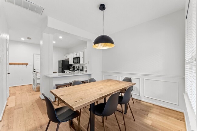 Building Photo - 7 S Avonlea Cir