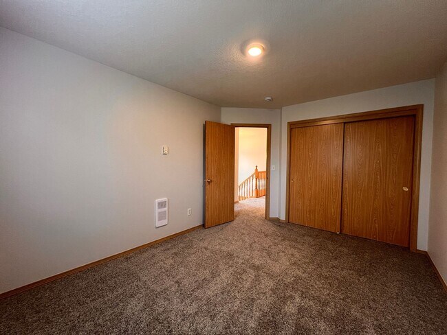 Building Photo - MOVE IN SPECIAL!! Beautifully Remodeled Ho...