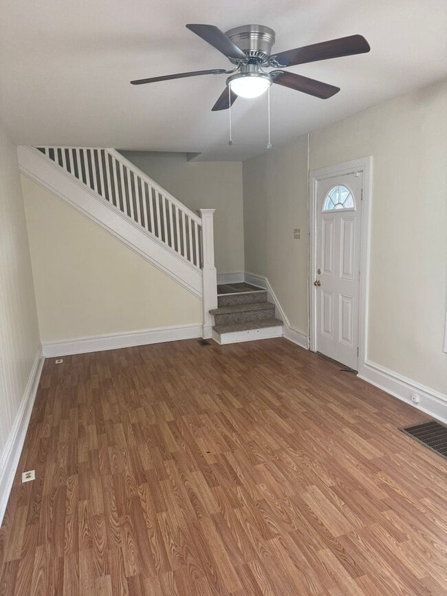 Building Photo - 3 bedroom, 1 bath, 2 story single family house