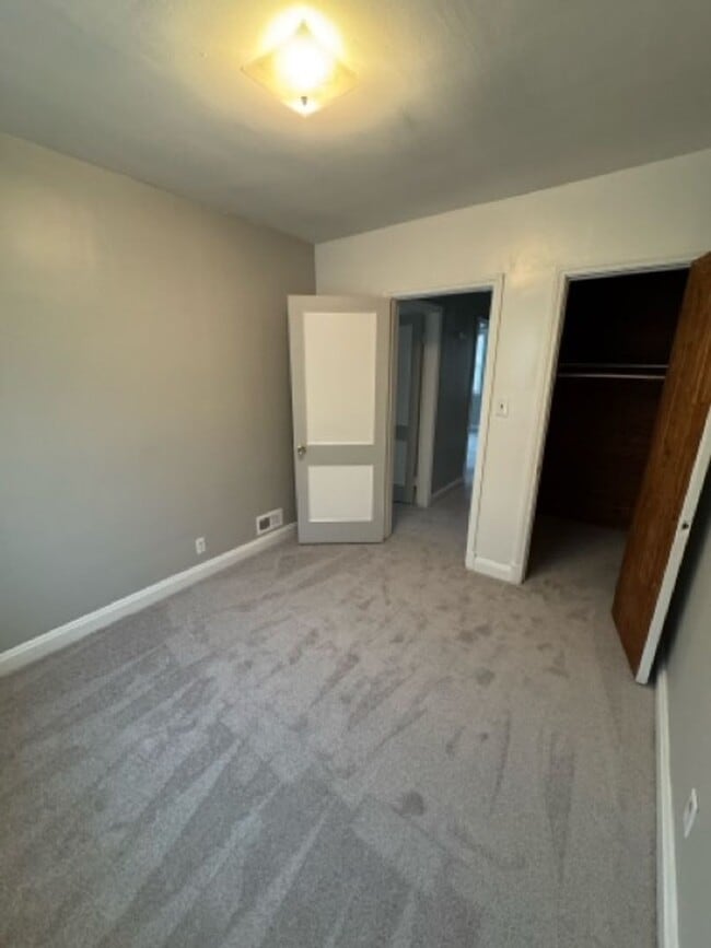 Building Photo - Charming row home in Baltimore City!