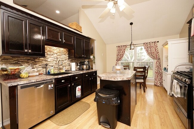 Building Photo - Lovely Cul-De-Sac Home in South Crestview