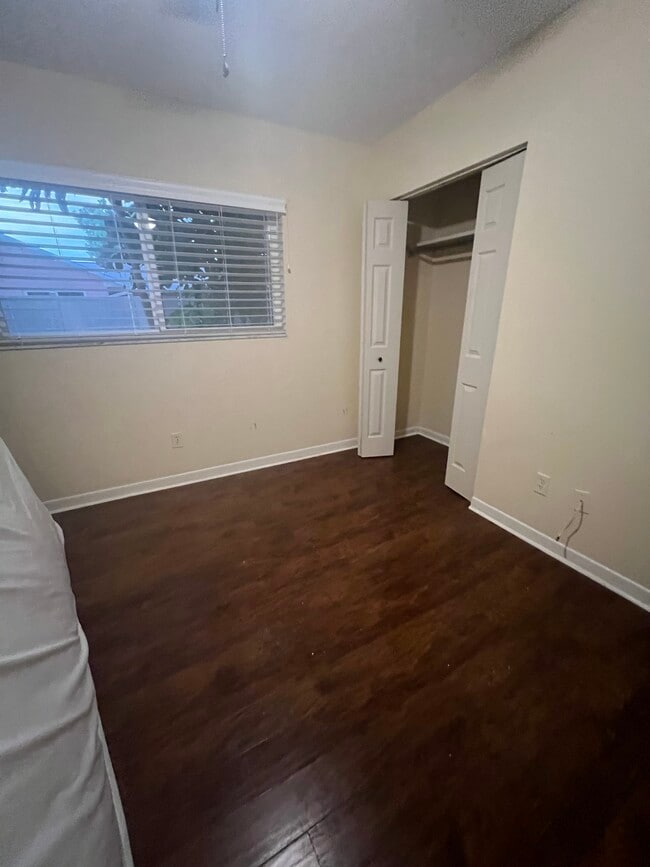 Building Photo - 6959 Aberfeldy Ave N