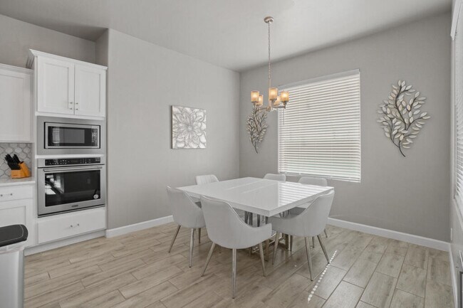 Building Photo - 13432 Emerald Rose Ct