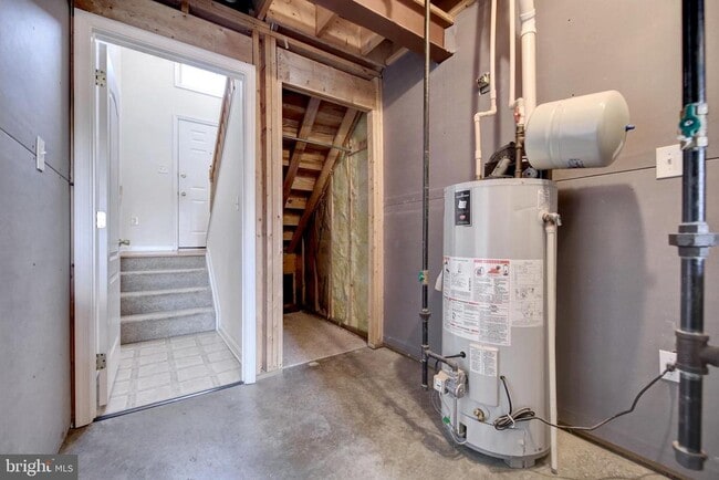 Building Photo - 689 E Walnut St