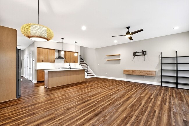 Building Photo - Modern 3BR Townhome in Millbank Village!
