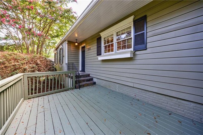 Building Photo - 2311 Pembrook Pl NE